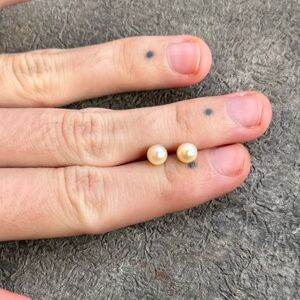Vintage 1960s 14k Yellow Gold Pearl Stud Earrings